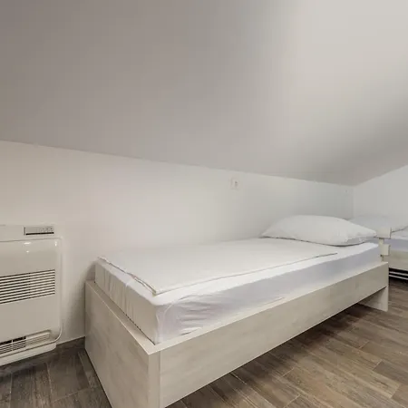 Ultima * Povljana