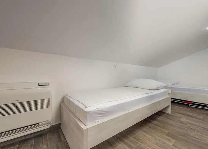 Ultima * Povljana