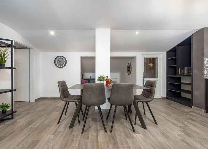 Ultima Apartment *